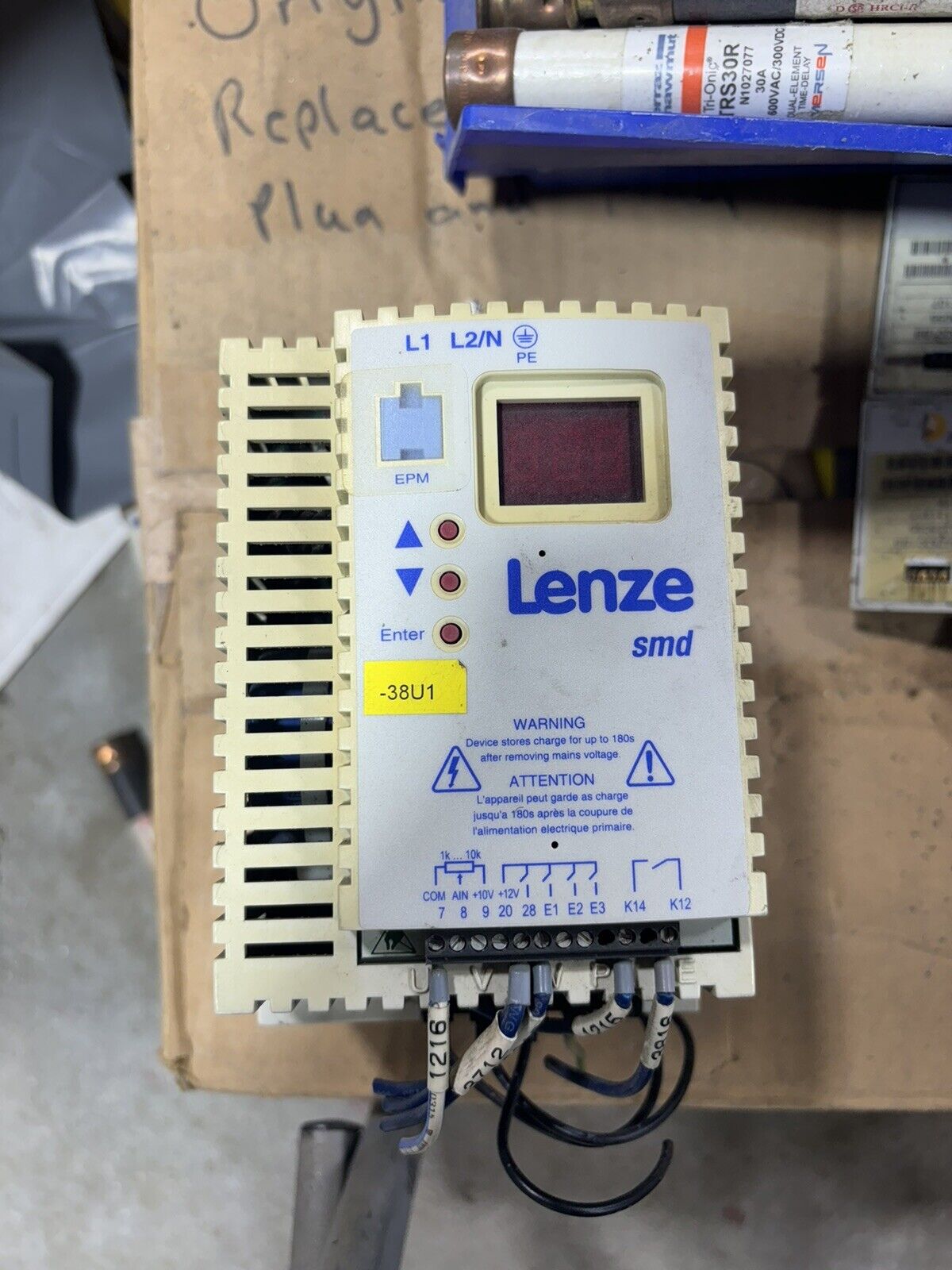 LENZE Frequency Inverter AC Drive ESMD152X2SFA USED