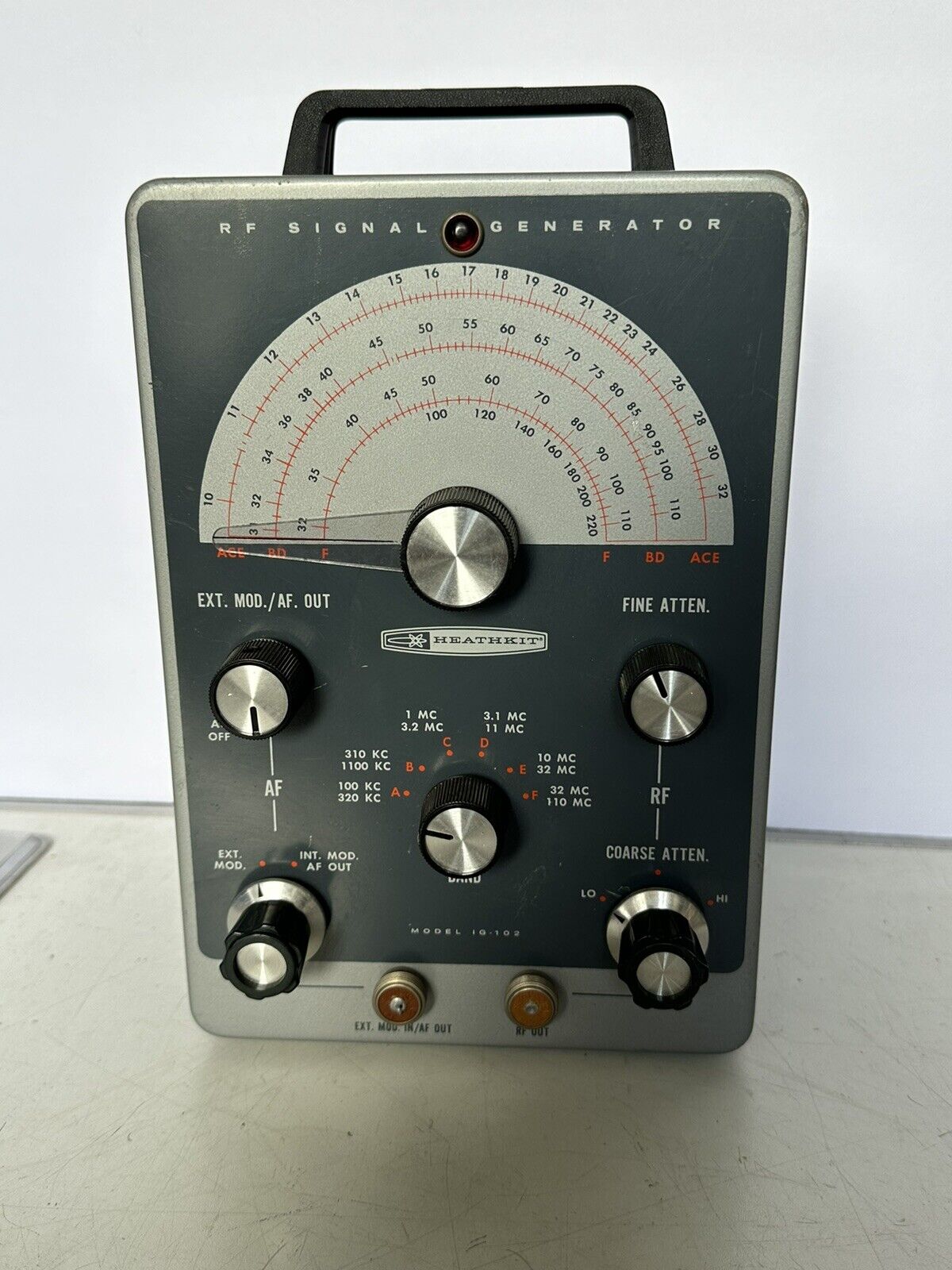 Heathkit IG-102 RF Signal Generator Radio Frequency. (Untested. But Powers on)