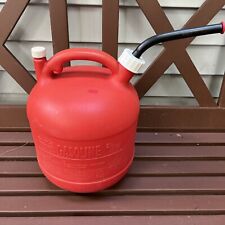 VINTAGE EAGLE 2 1/2 GALLON ROUND PLASTIC GAS CAN PG3 VENTED WITH SPOUT & CAP picture